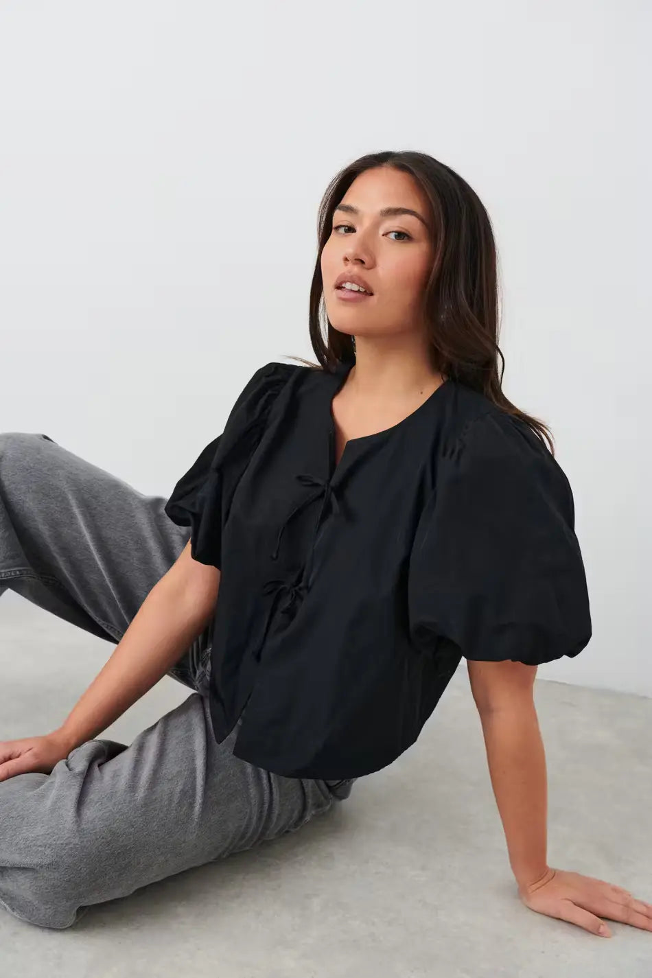 Emily™ - Cozy's Black Puff Top